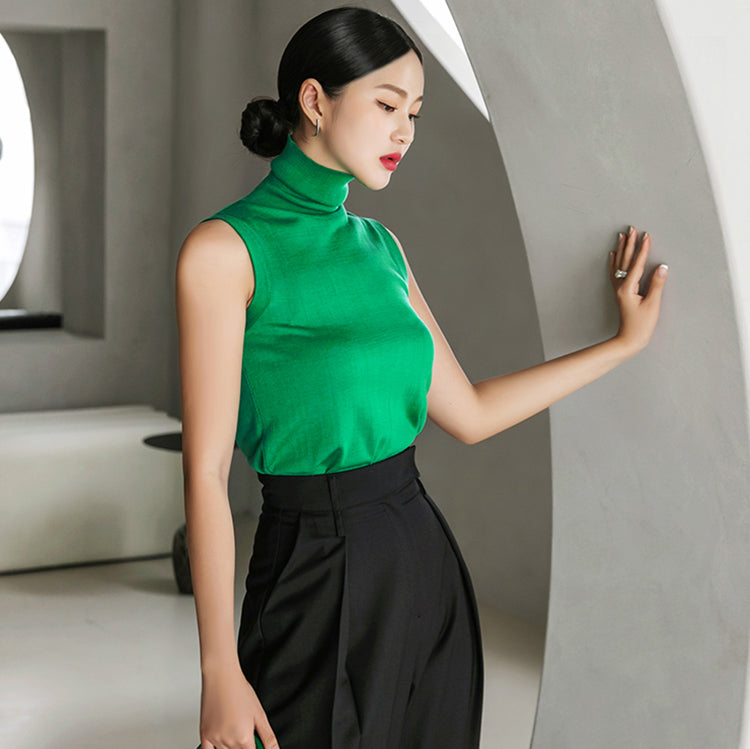 E2502 Mock Neck Sleeveless Knit