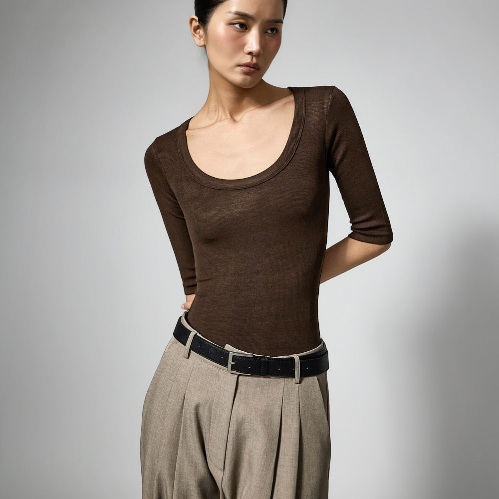 E4118 Slim U-Neck Top