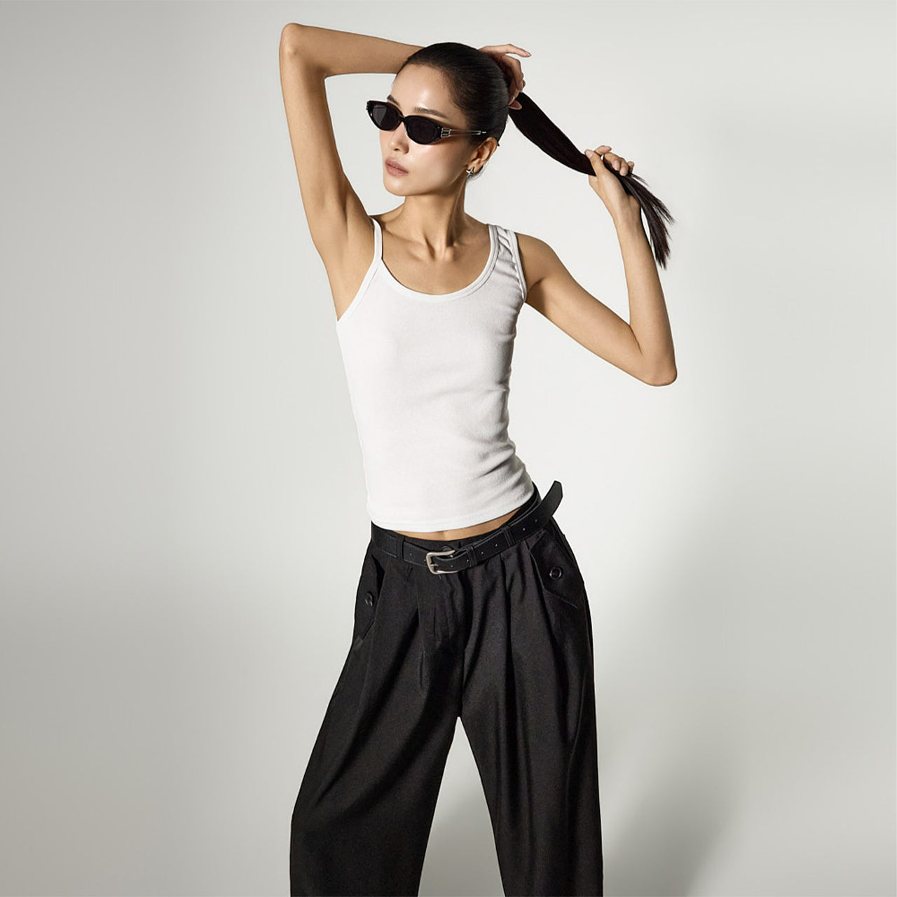 E4192 アシンメトリーノースリーブトップス