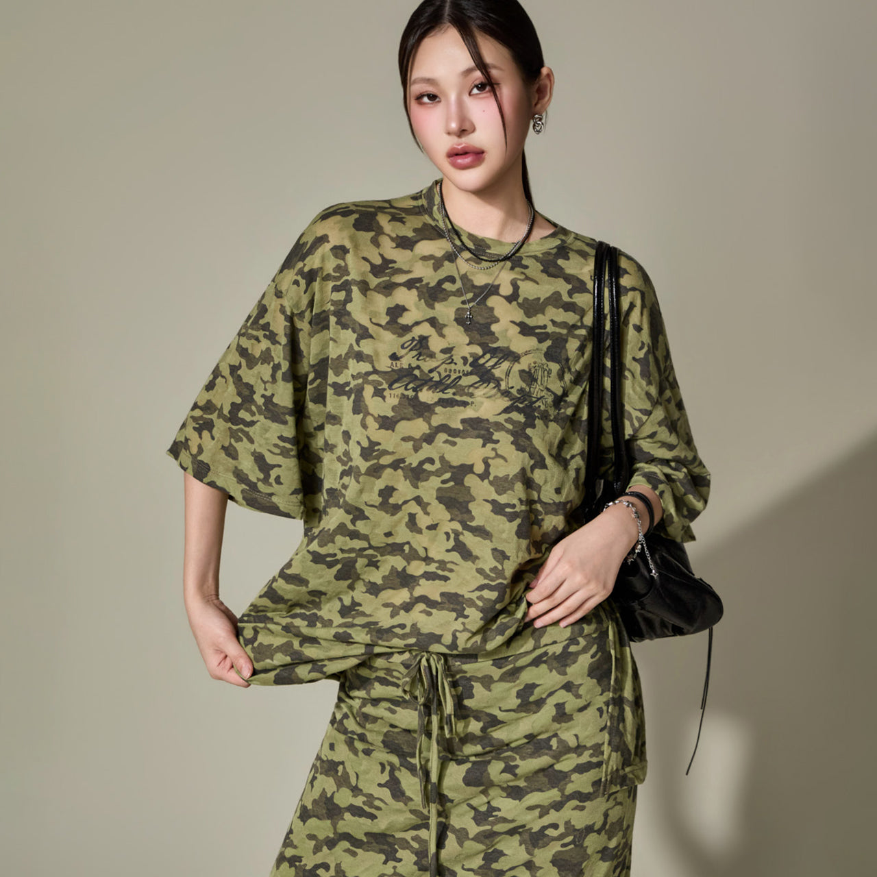 E4282 Camo Lettering Top