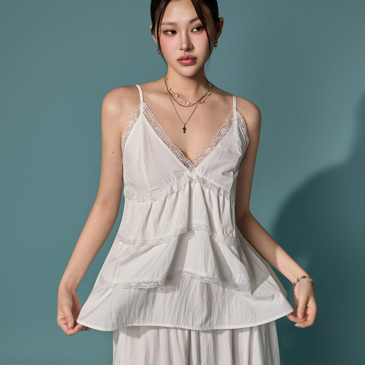 E4291 Lace Tiered Sleeveless Top