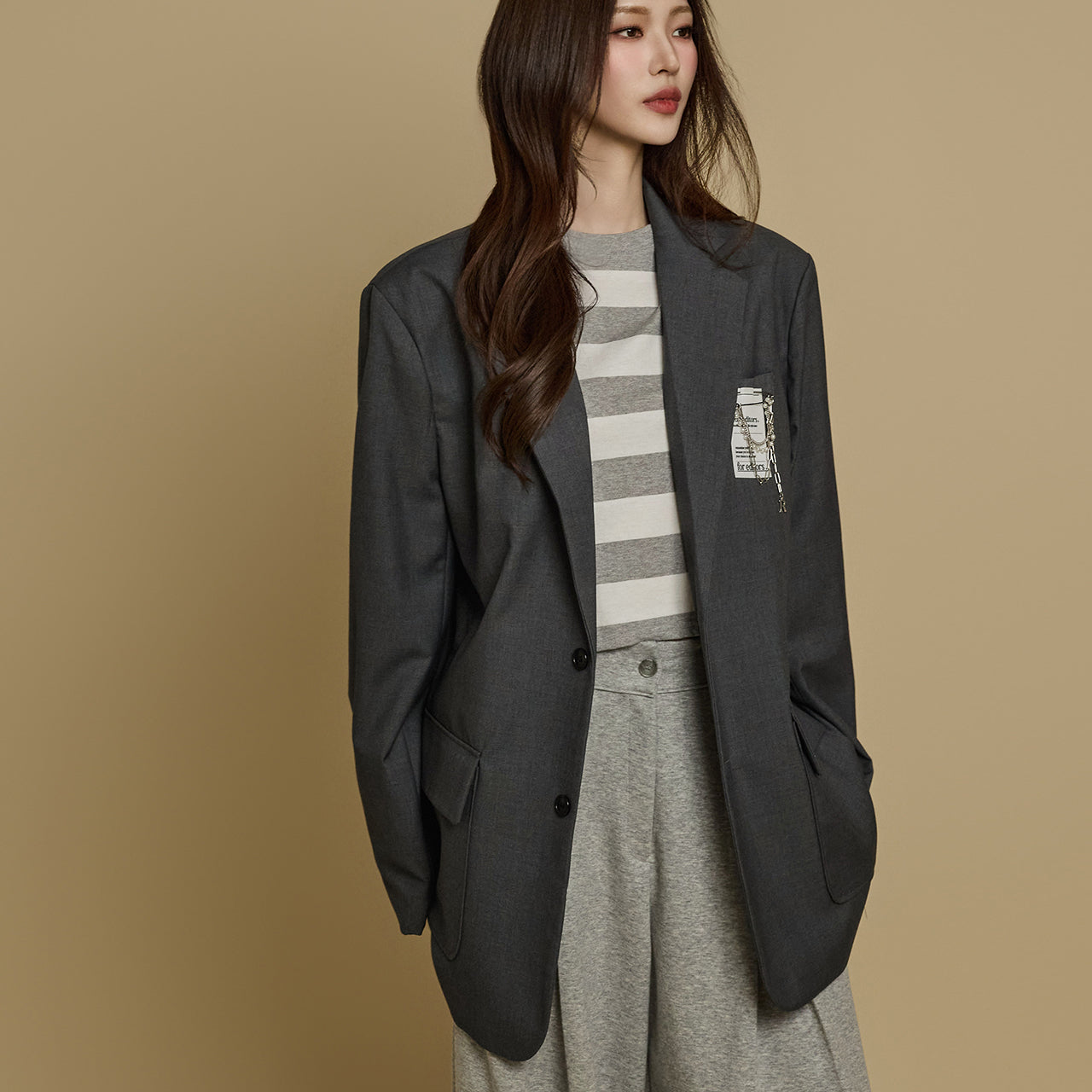 J2719 夹克配胸针