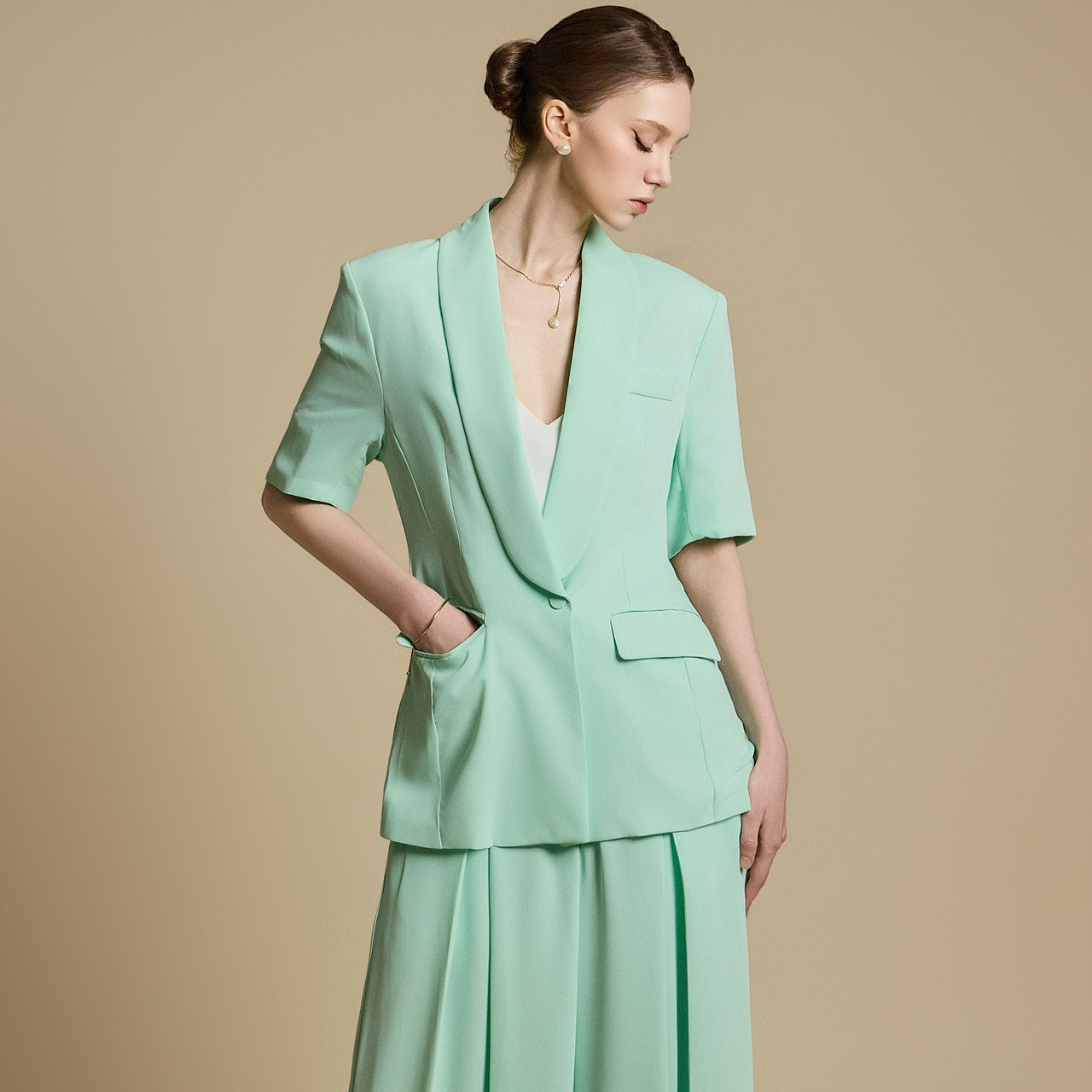 J2751 Short-Sleeved Jacket with Strap