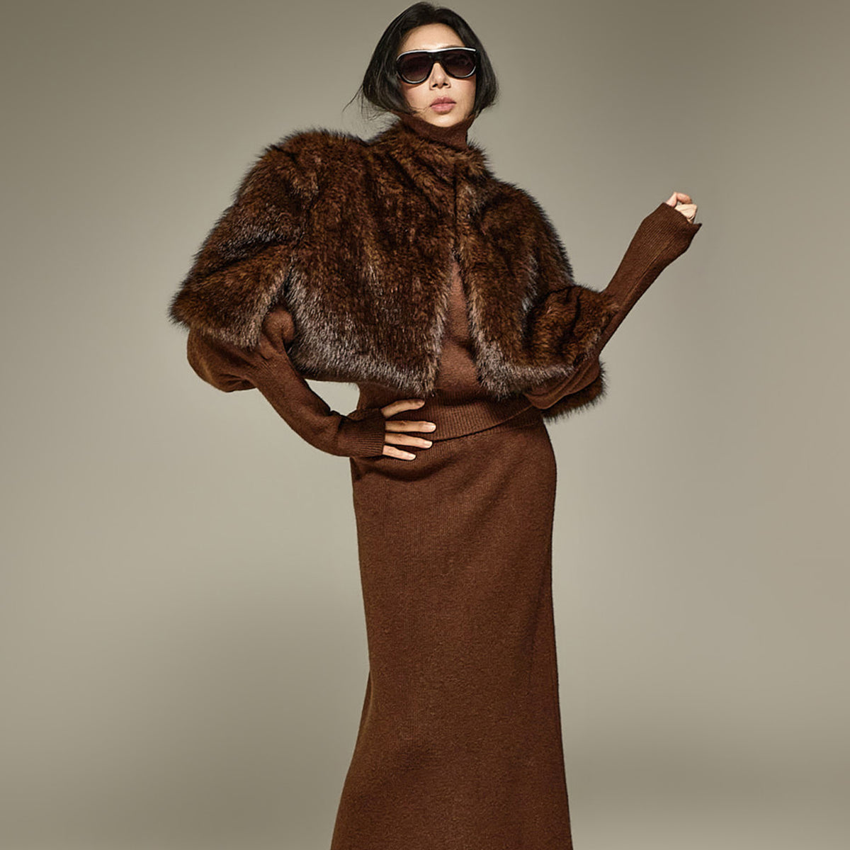 J3352 Voluminous Fur Cape