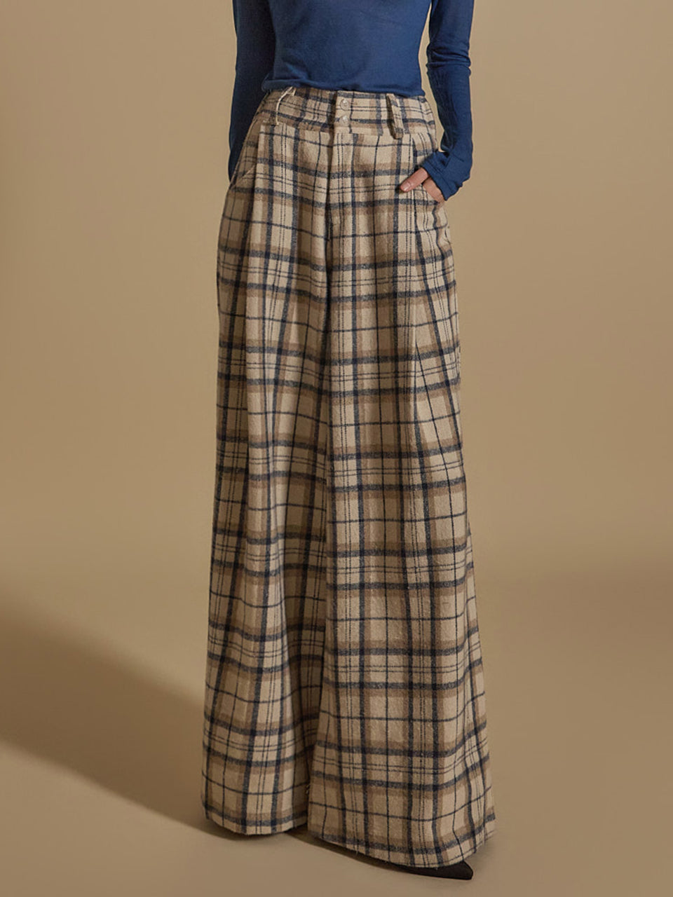 P3369 Wool Plaid Pants