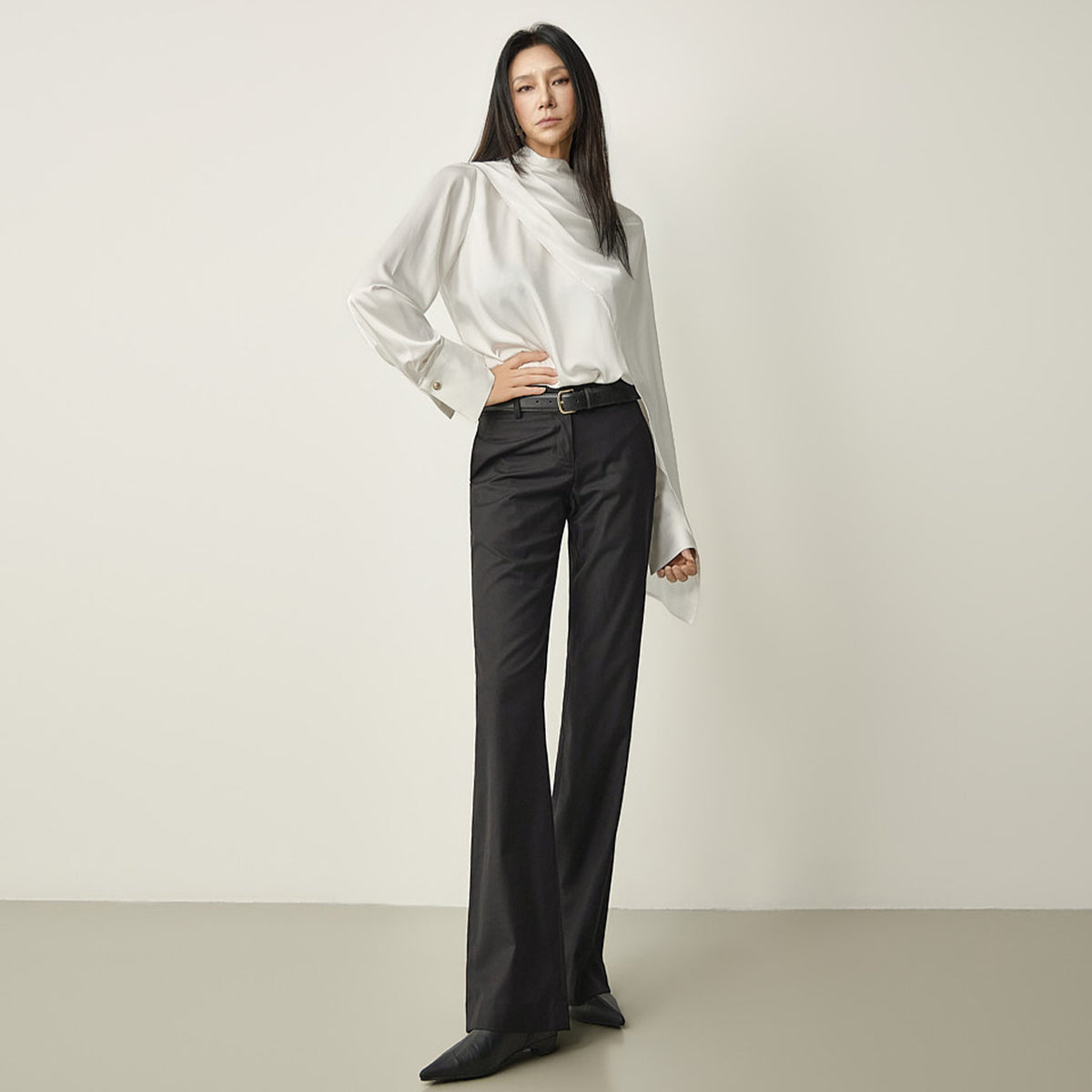 P3954 Low-Rise Bootcut Slacks